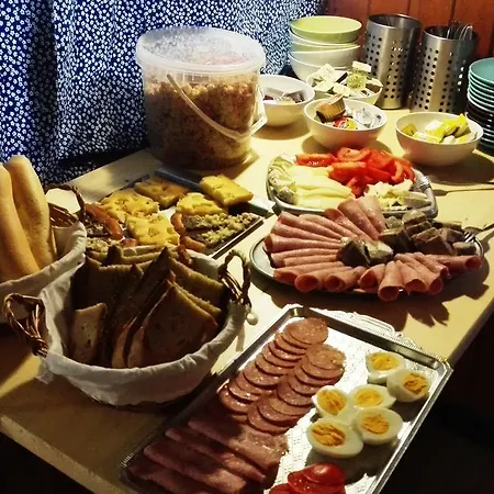 Chata Mir Πανσιόν 3*